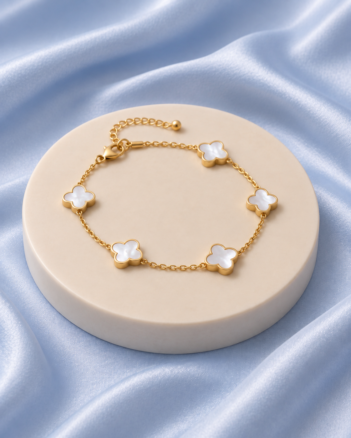 The Pearl Clover Motif Bracelet