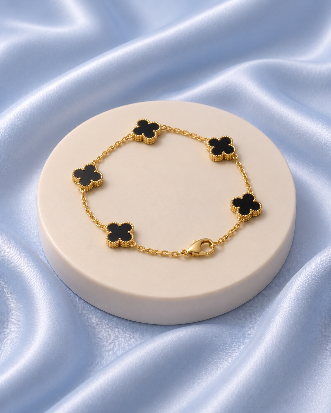 The Noir Clover Motif Bracelet