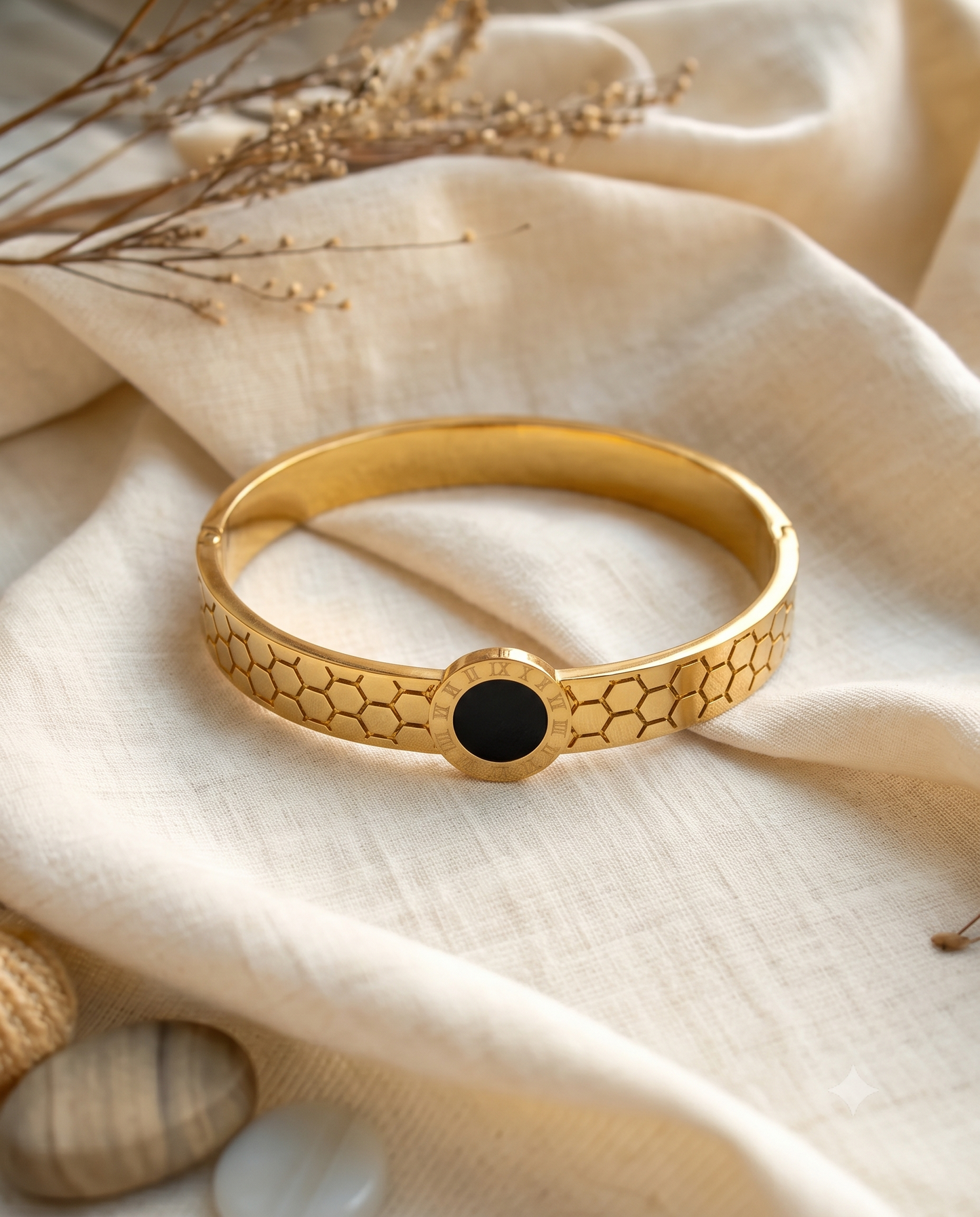 The Honeycomb Onyx Brass Kada