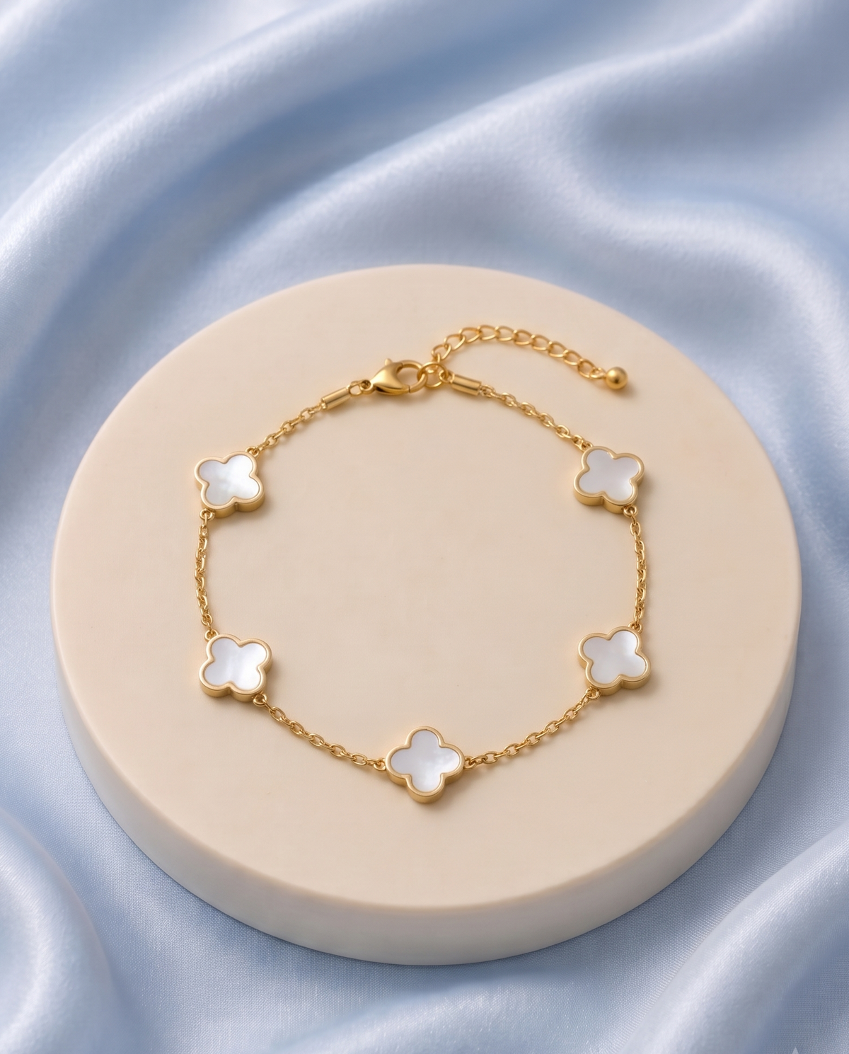 The Pearl Clover Motif Bracelet